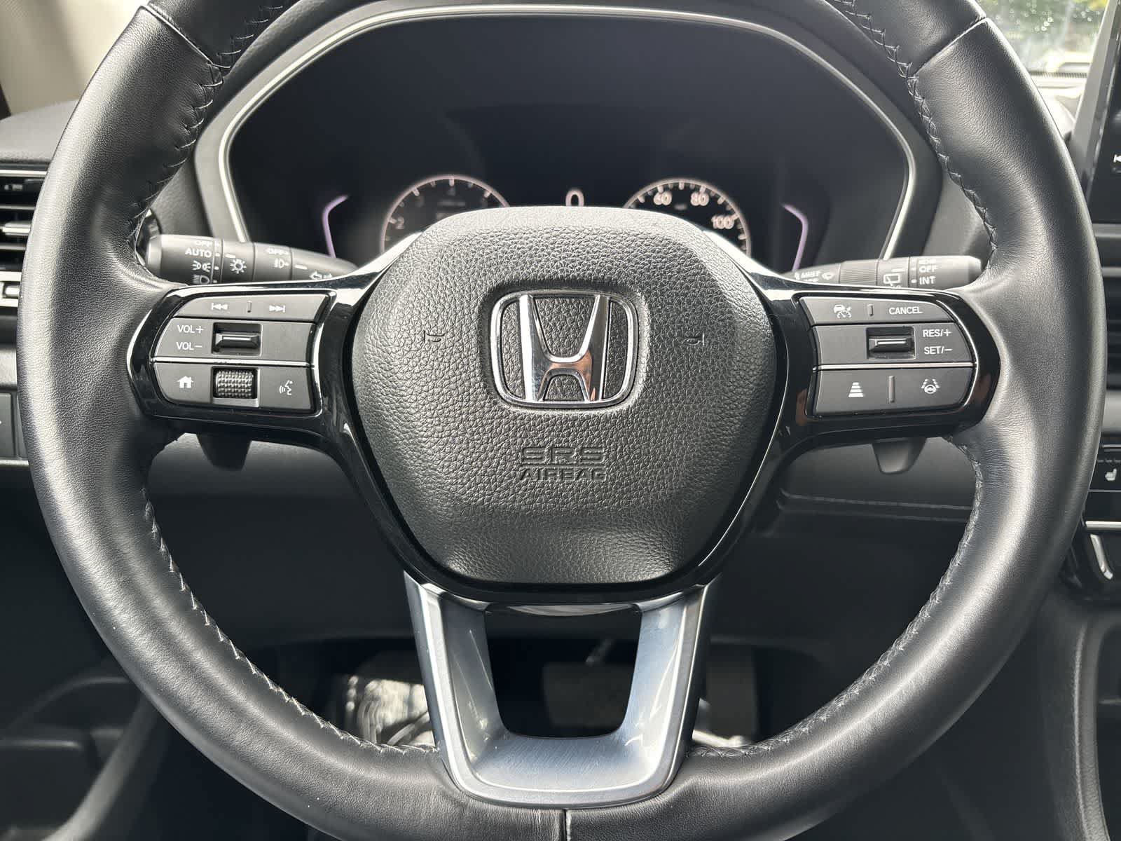 Used 2025 Honda Pilot Touring image 11
