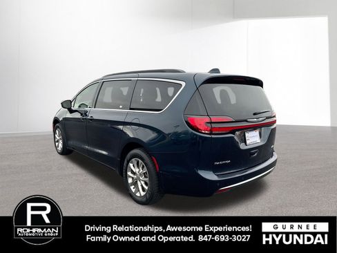 Used 2022 Chrysler Pacifica Touring-L image 6