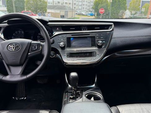 Used 2014 Toyota Avalon XLE Touring FWD image 25