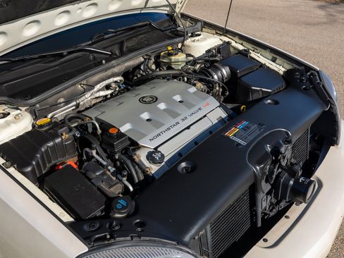 Used 2000 Cadillac De Ville DTS w/ Comfort/Convenience Pkg image 57