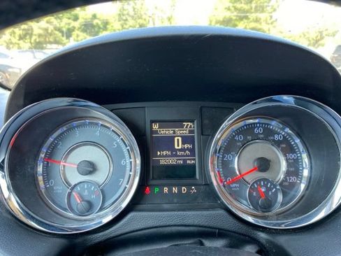 Used 2016 Chrysler Town & Country Touring FWD image 15
