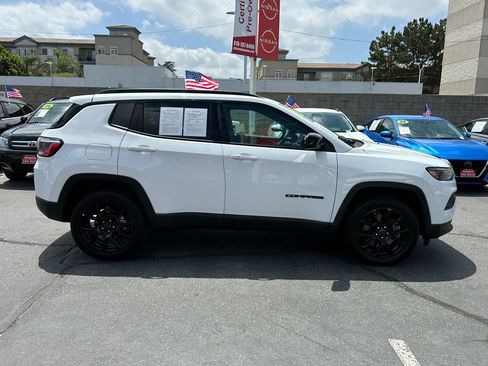 Used 2025 Jeep Compass Latitude w/ Altitude Special Edition AWD/4WD image 9