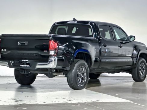 Used 2021 Toyota Tacoma SR5 AWD/4WD image 8