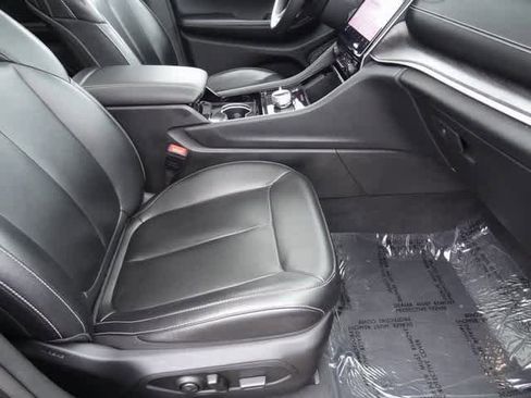 Used 2023 Jeep Grand Cherokee Limited image 15