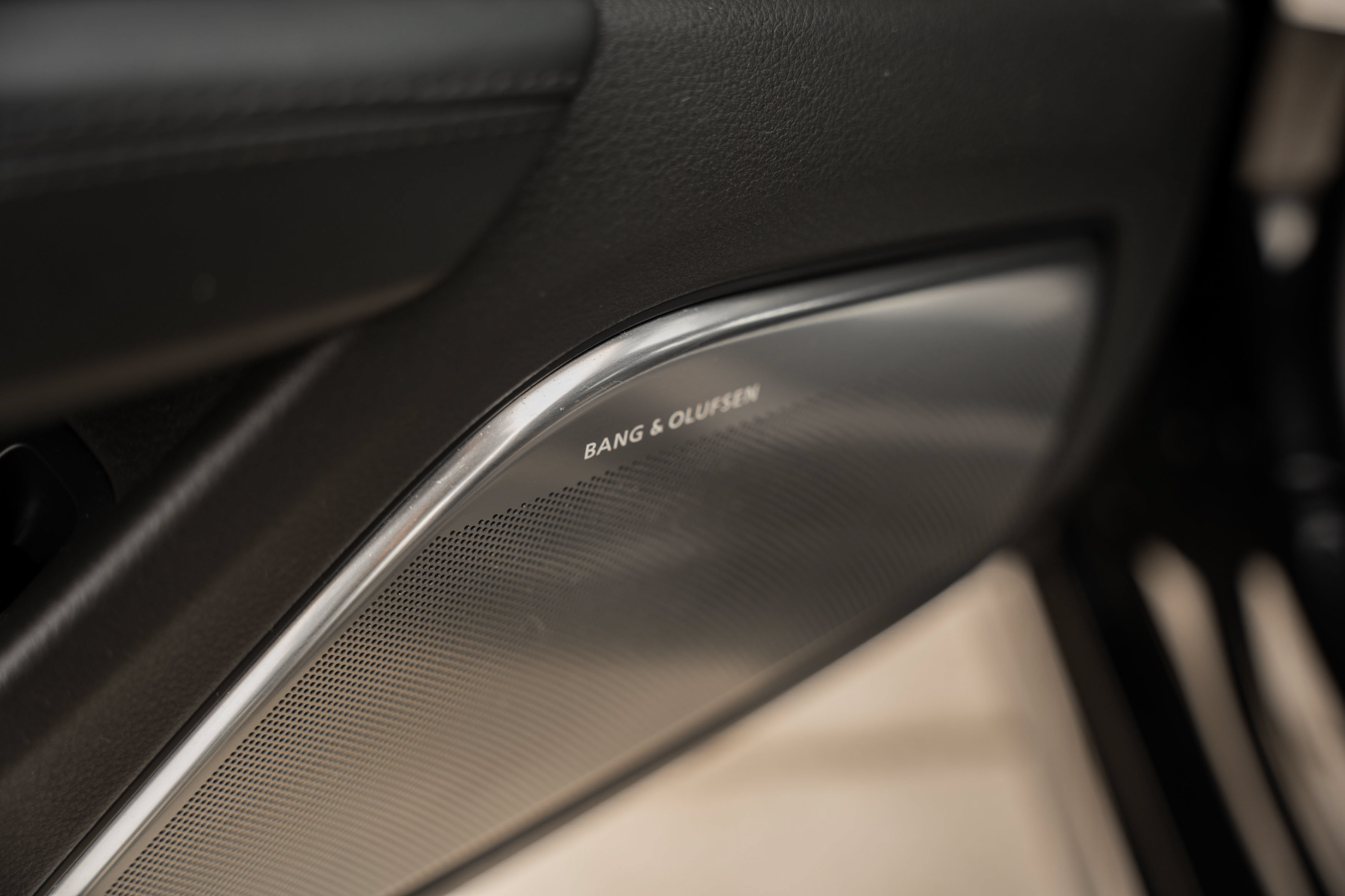 Used 2014 Audi S8 AWD/4WD image 16