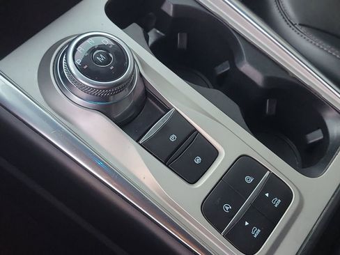 Used 2021 Ford Explorer XLT w/ Equipment Group 202A image 25