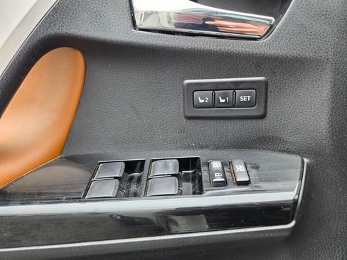 Used 2018 Toyota RAV4 Limited w/ Advanced Technology Package AWD/4WD image 11