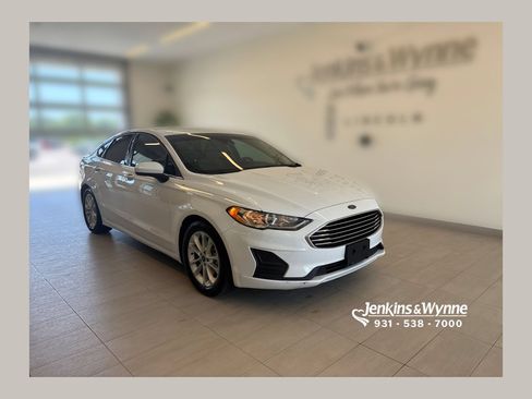 Used 2019 Ford Fusion SE FWD image 1