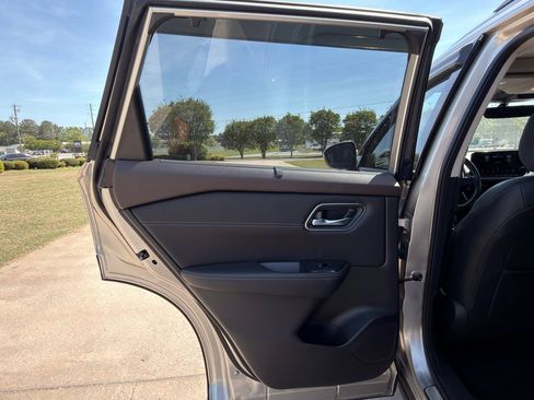 Used 2023 Nissan Rogue Platinum w/ Platinum Premium Package image 19