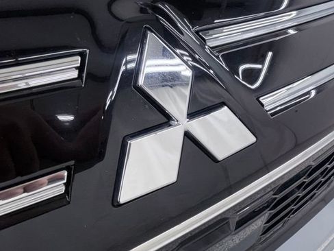 Used 2025 Mitsubishi Outlander SEL FWD image 12