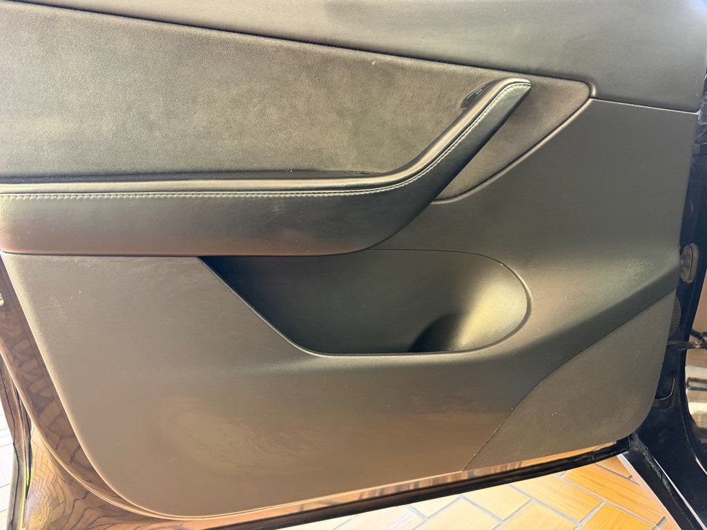 Used 2022 Tesla Model Y Long Range AWD/4WD image 16