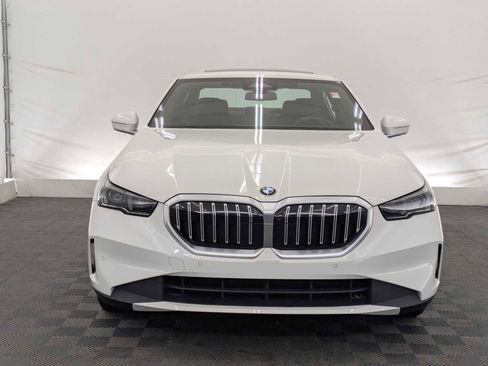 Used 2025 BMW 530i xDrive w/ Premium Package image 9