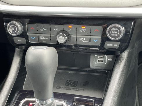 Certified 2024 Jeep Compass Limited w/ Elite Group AWD/4WD image 27