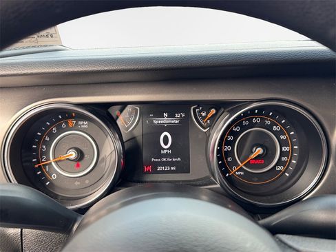 Used 2023 Jeep Gladiator Sport image 13