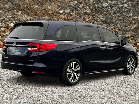 Used 2023 Honda Odyssey Touring image 2