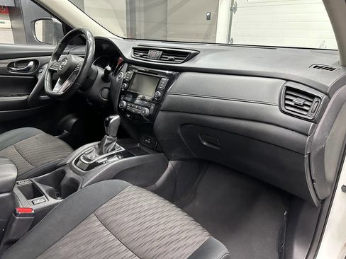 Used 2018 Nissan Rogue SV image 22