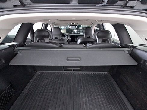 Used 2019 Volvo XC60 T5 Momentum w/ Premium Package image 36