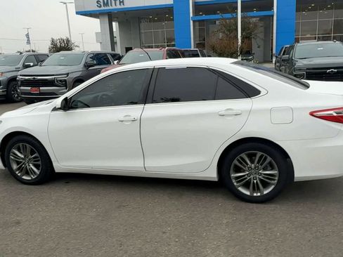 Used 2016 Toyota Camry LE image 4