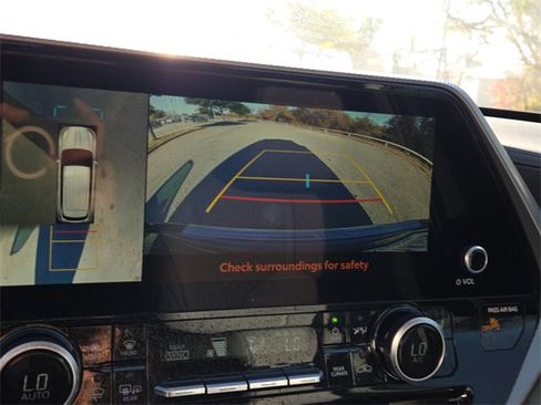 Used 2023 Toyota Highlander L image 22