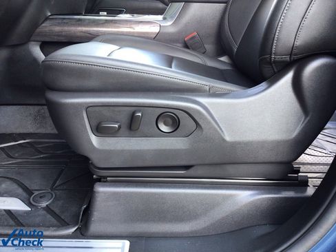 Used 2025 Chevrolet Silverado 2500 LTZ w/ LTZ Convenience Package image 10