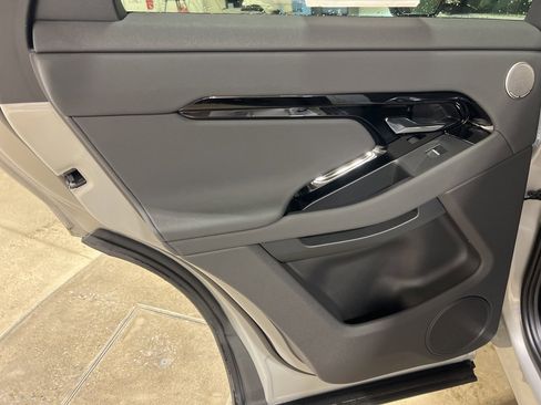 Used 2025 Land Rover Range Rover Evoque Dynamic SE image 20