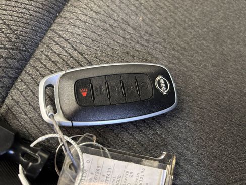 Used 2025 Nissan Rogue SV FWD image 25