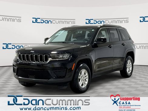 Used 2023 Jeep Grand Cherokee Laredo AWD/4WD image 1