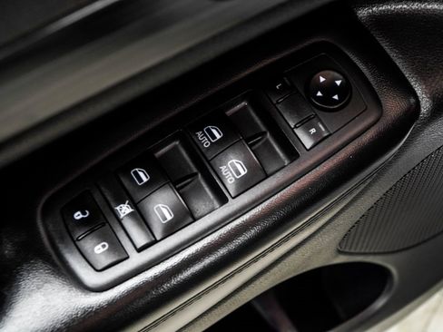 Used 2021 Jeep Grand Cherokee Laredo image 38