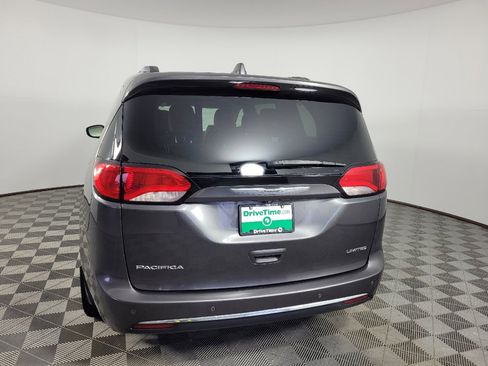 Used 2017 Chrysler Pacifica Limited FWD image 6