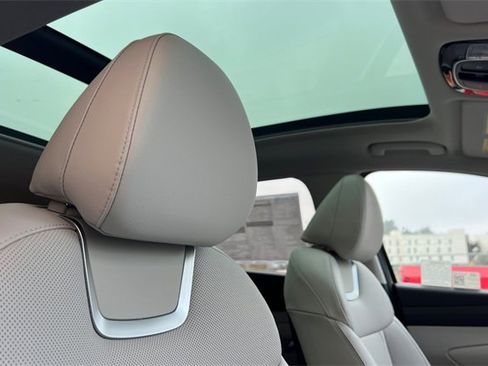 New 2025 Hyundai Tucson Limited image 17