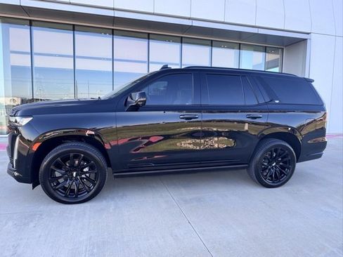 Used 2023 Cadillac Escalade Sport w/ LPO, ONYX Package image 2