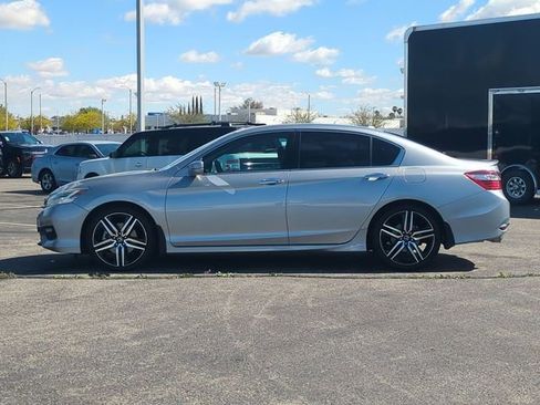 Used 2017 Honda Accord Touring image 16
