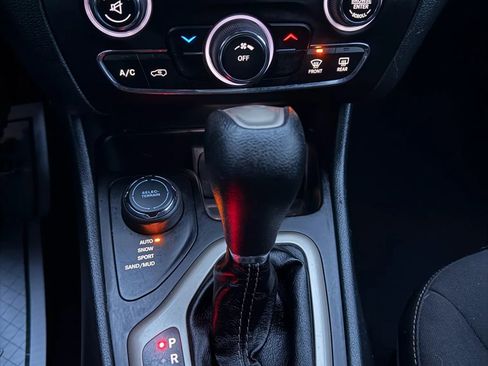 Used 2016 Jeep Cherokee Latitude w/ Comfort & Sound Group image 36