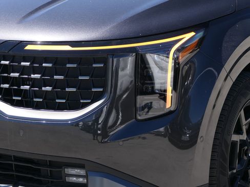 New 2025 Kia Carnival SX Prestige image 9