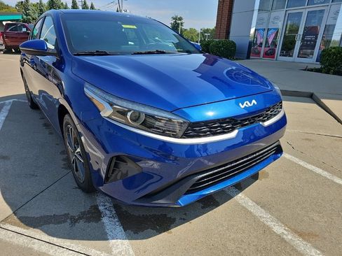 Used 2023 Kia Forte LXS w/ LXS Technology Package FWD image 6