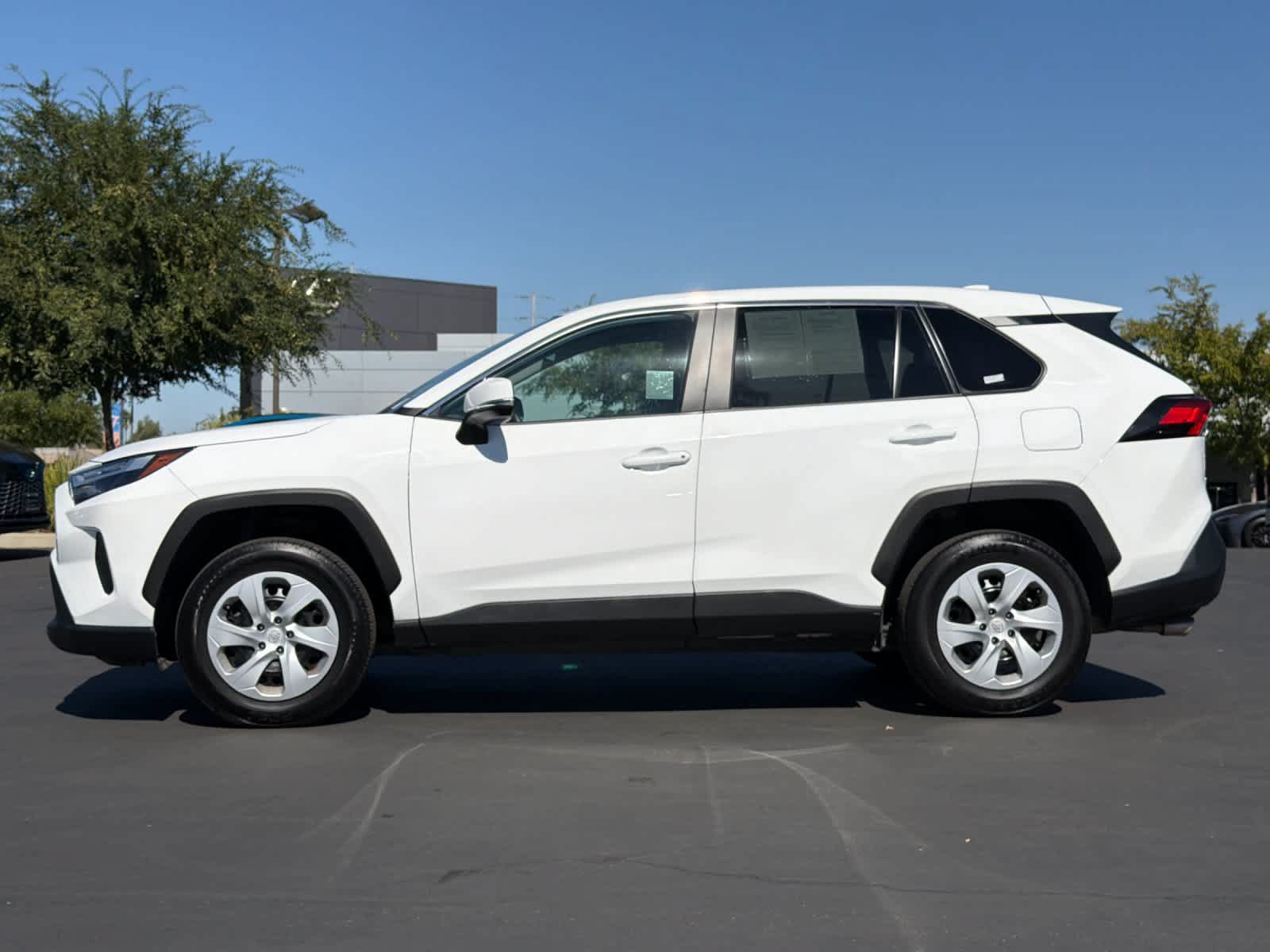 Used 2024 Toyota RAV4 LE AWD/4WD image 9