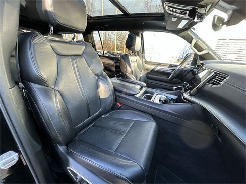 Used 2023 Jeep Wagoneer 4WD image 26