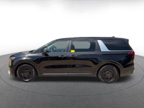 Used 2026 Kia Carnival FWD image 9