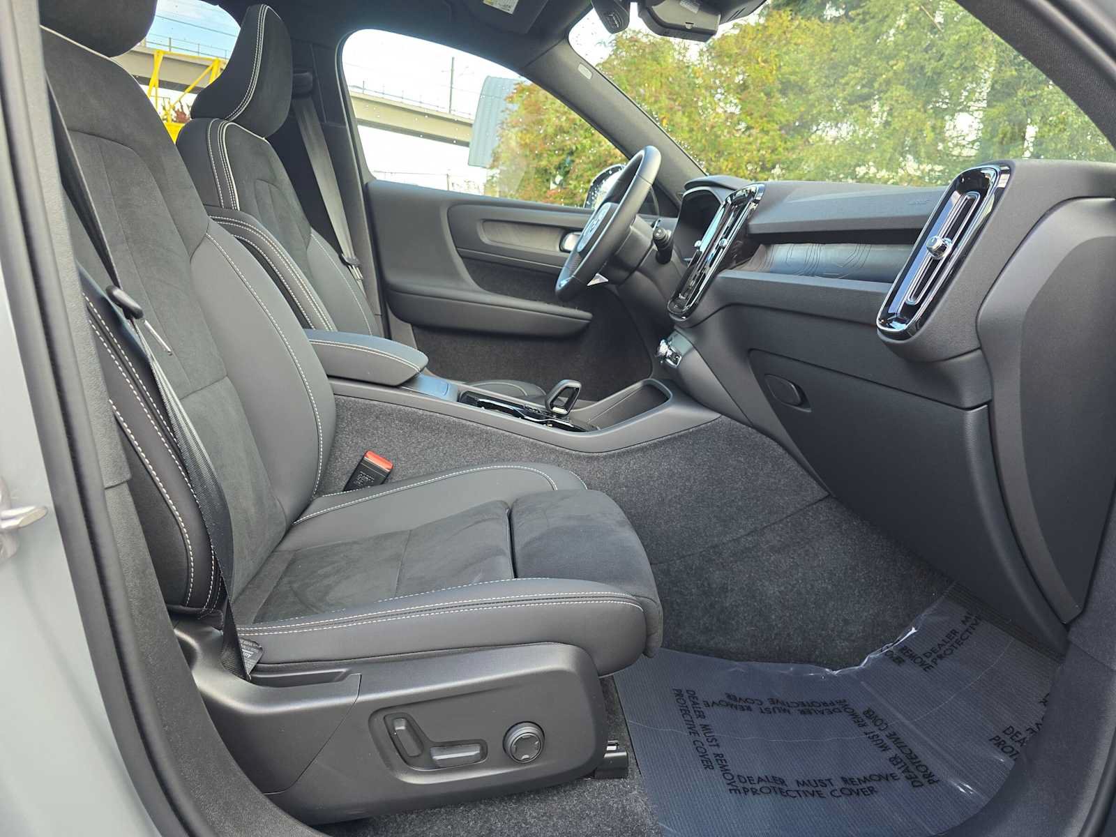 Certified 2024 Volvo XC40 Recharge Ultimate w/ Protection Package Premier AWD/4WD image 11