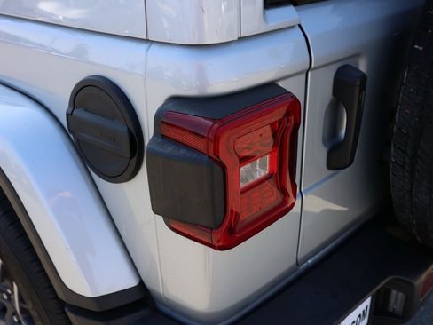 Used 2024 Jeep Wrangler Sahara image 7
