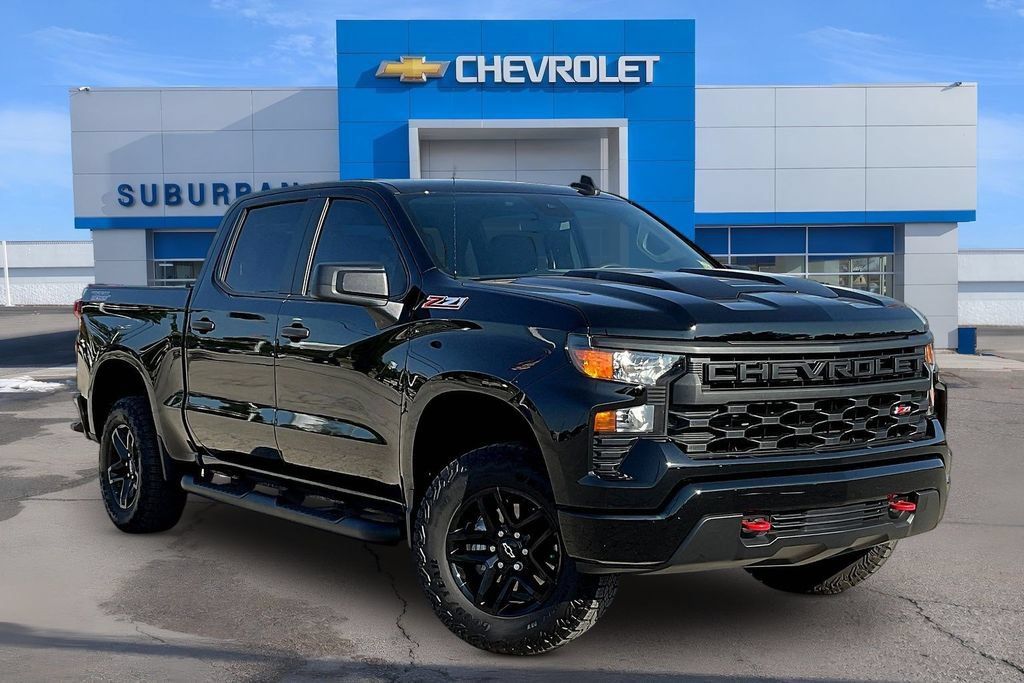 Used 2024 Chevrolet Silverado 1500 Custom Trail Boss AWD/4WD image 2