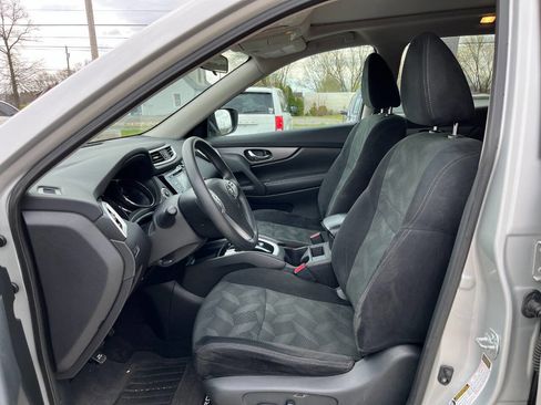 Used 2016 Nissan Rogue SV w/ SV Moonroof Package image 23