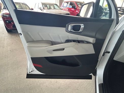 Used 2023 Kia Sorento FWD image 18