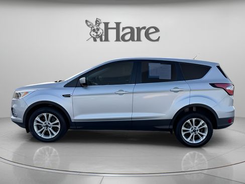 Used 2017 Ford Escape SE w/ SE Cold Weather Package AWD/4WD image 2