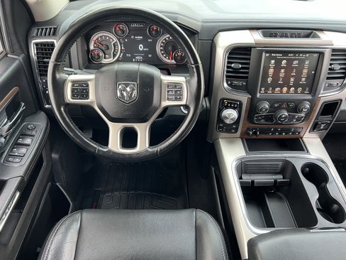 Used 2017 RAM 1500 Laramie AWD/4WD image 32