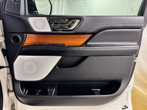 Used 2019 Lincoln Navigator Reserve AWD/4WD image 17