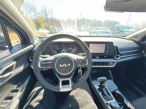 Used 2023 Kia Sportage LX image 18