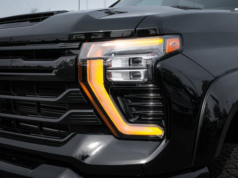 Used 2025 Chevrolet Silverado 2500 High Country w/ High Country Premium Package image 6