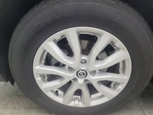 Used 2020 Nissan Rogue SV FWD image 31