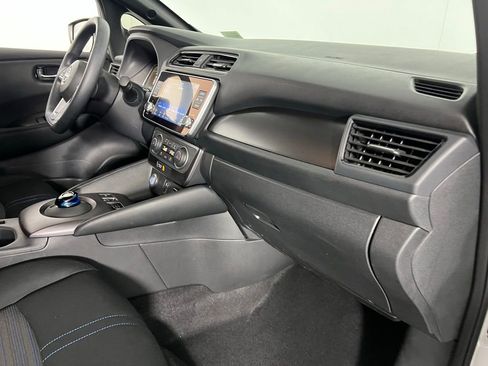 Used 2023 Nissan Leaf S image 32